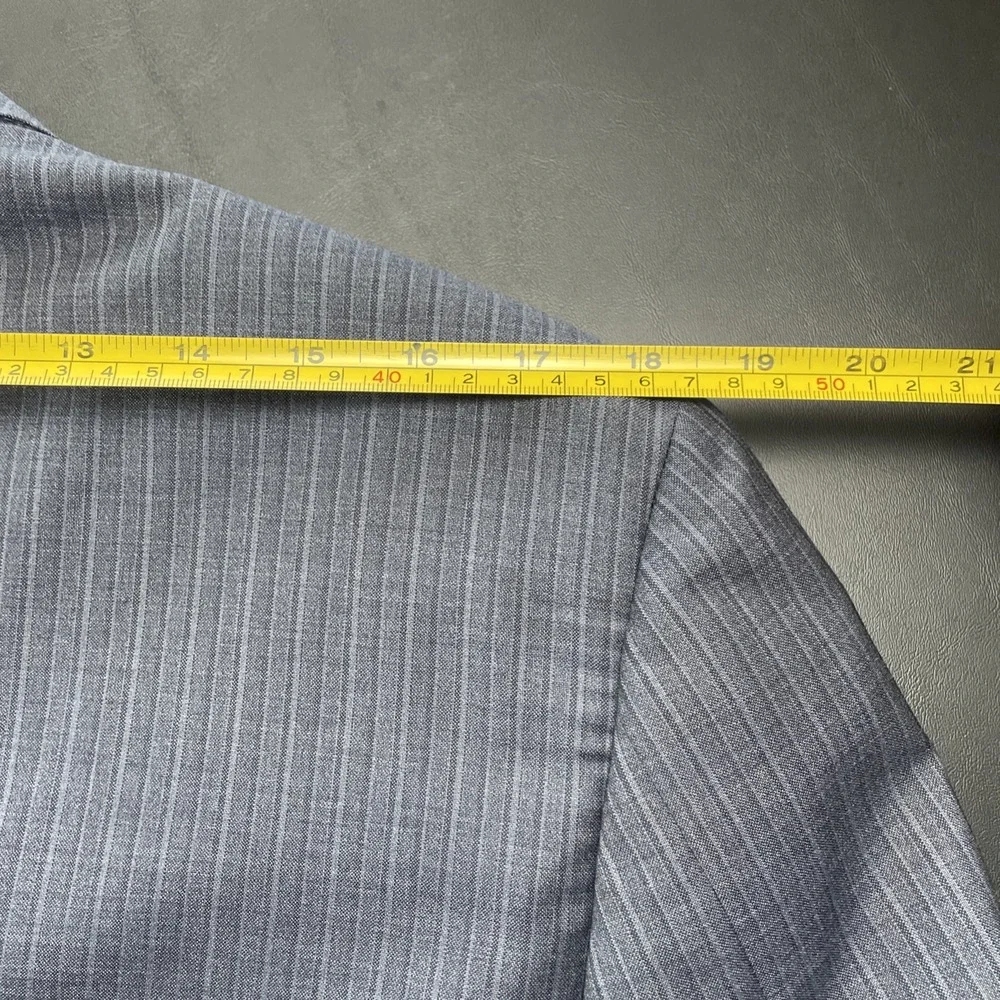 Canali Italian made 40S Blue Striped Mens Blazer from Saks Fifth Ave Pocket sown